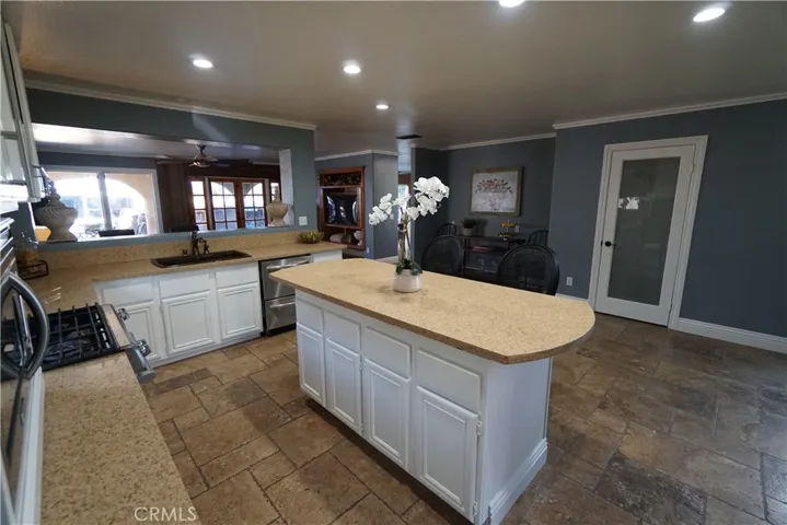 321 Appleby Street, Corona, California 92881