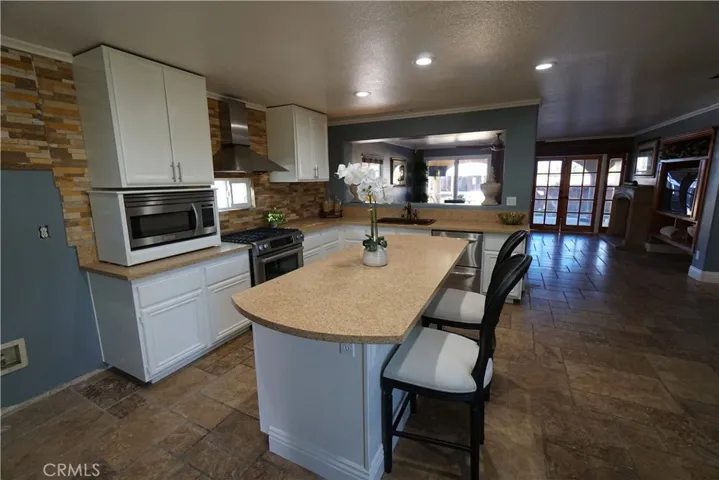 321 Appleby Street, Corona, California 92881