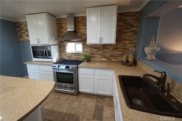 321 Appleby Street, Corona, California 92881
