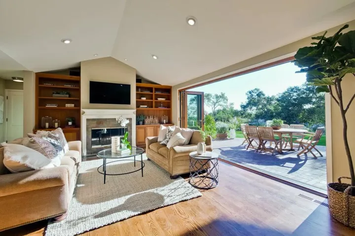 , Los Altos Hills, California 94024