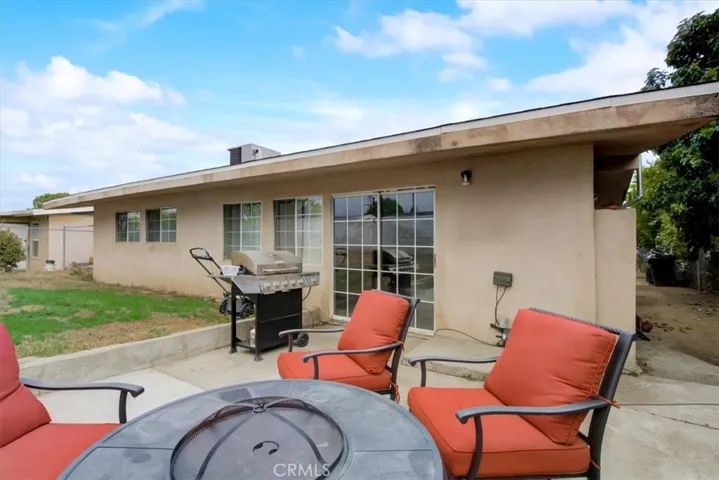 548 E King Street, Rialto, California 92376