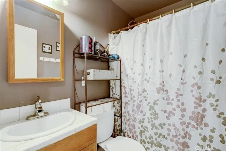 548 E King Street, Rialto, California 92376