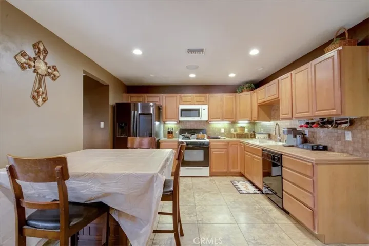 548 E King Street, Rialto, California 92376