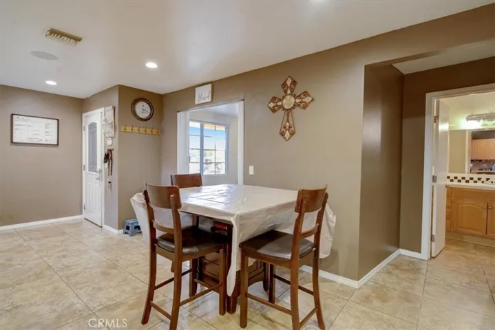 548 E King Street, Rialto, California 92376