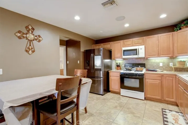 548 E King Street, Rialto, California 92376