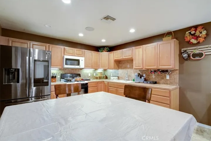 548 E King Street, Rialto, California 92376