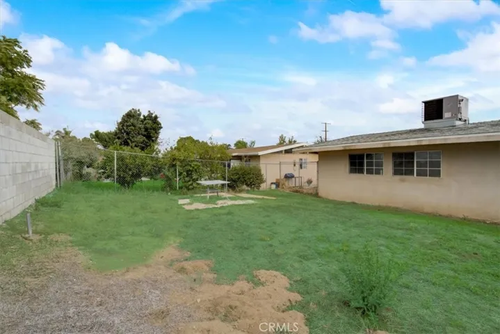 548 E King Street, Rialto, California 92376