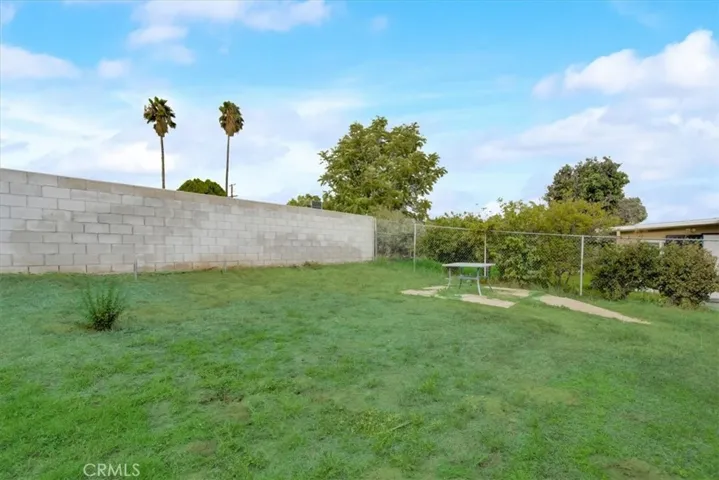 548 E King Street, Rialto, California 92376