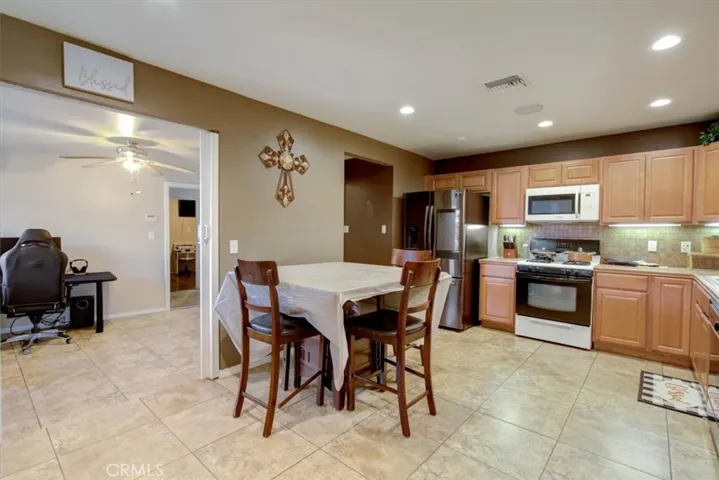 548 E King Street, Rialto, California 92376