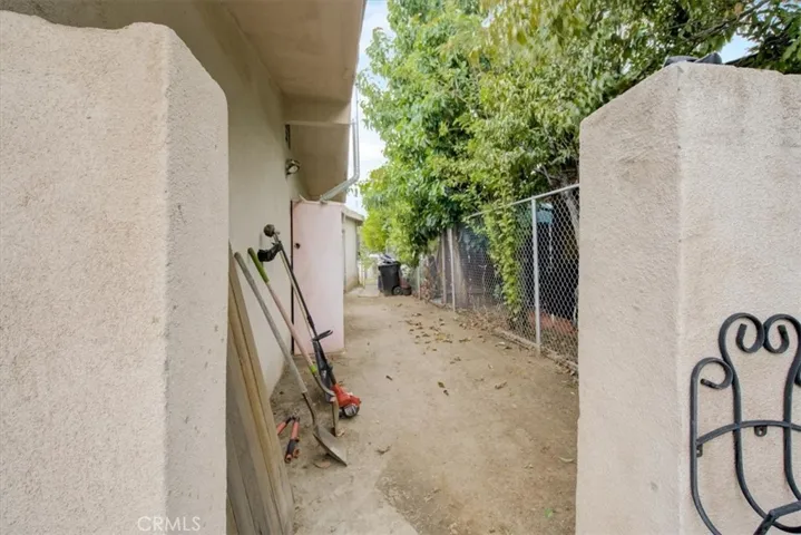 548 E King Street, Rialto, California 92376