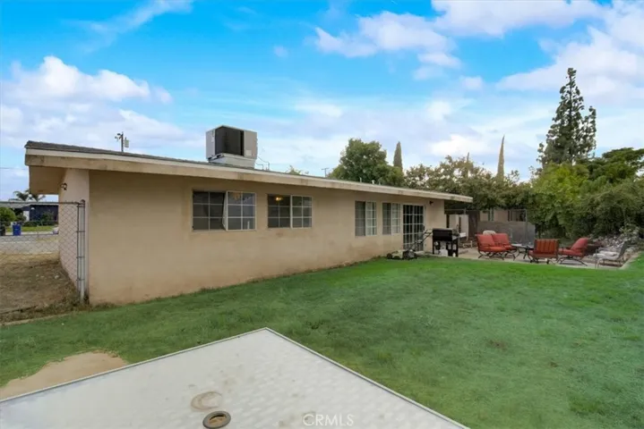 548 E King Street, Rialto, California 92376