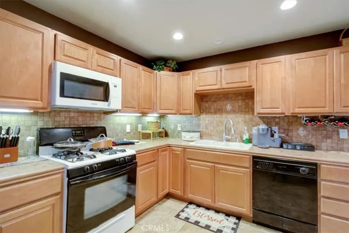 548 E King Street, Rialto, California 92376