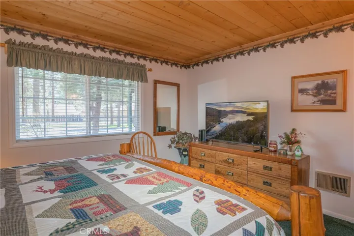 1013 Tinkerbell Avenue, Big Bear, California 92314