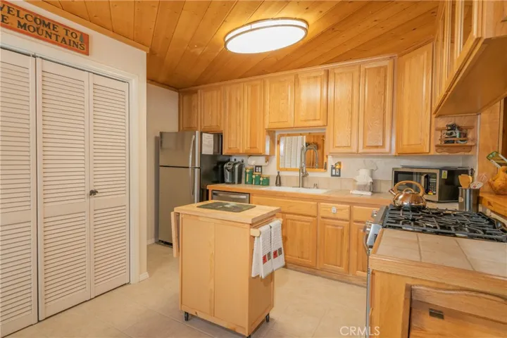 1013 Tinkerbell Avenue, Big Bear, California 92314