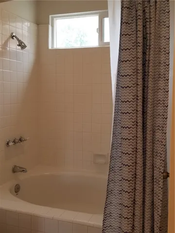 Master shower/tub