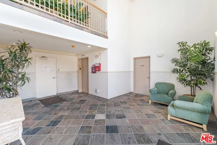 937 12th Street 108, Santa Monica, California 90403