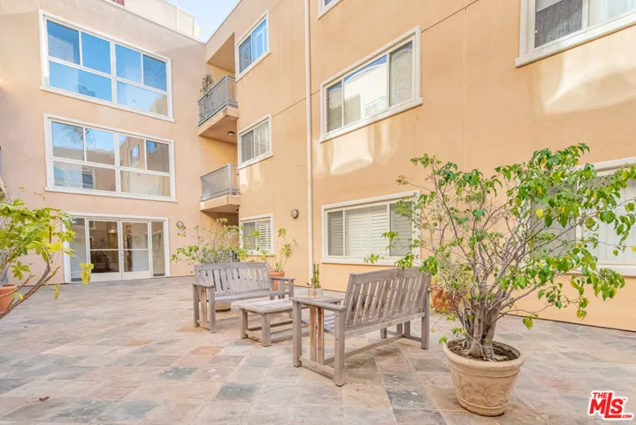 937 12th Street 108, Santa Monica, California 90403