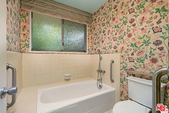 5255 W 64th Street, Los Angeles, California 90056