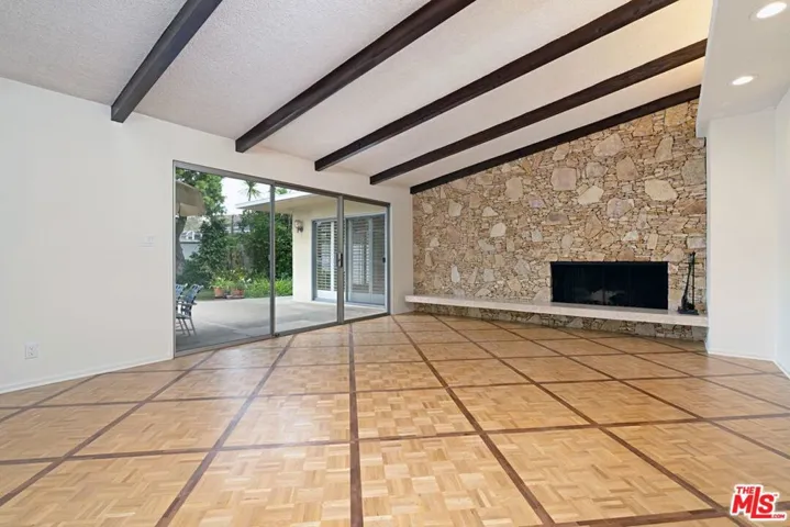 5255 W 64th Street, Los Angeles, California 90056