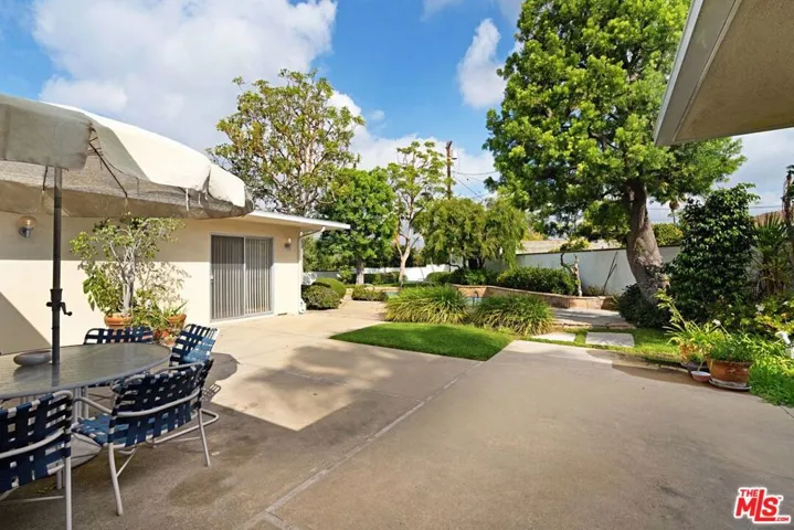 5255 W 64th Street, Los Angeles, California 90056