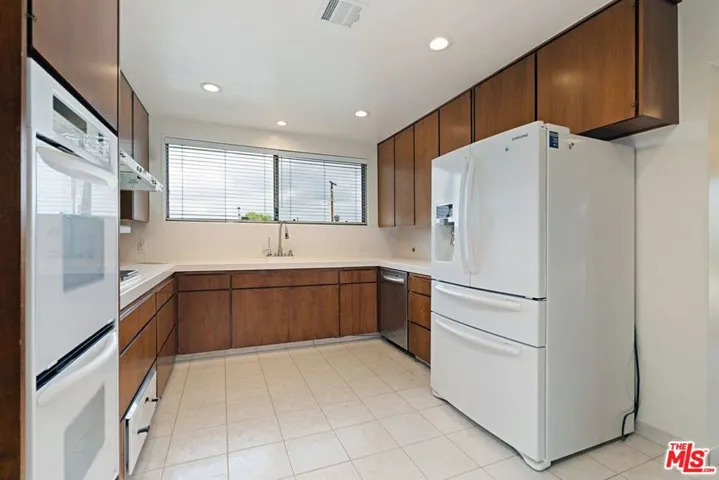 5255 W 64th Street, Los Angeles, California 90056
