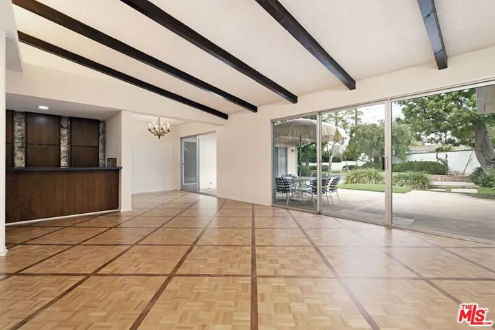 5255 W 64th Street, Los Angeles, California 90056