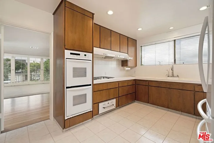 5255 W 64th Street, Los Angeles, California 90056
