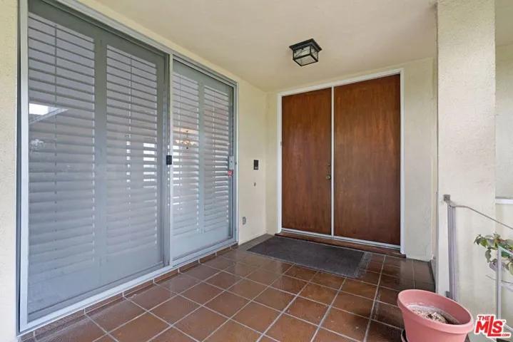 5255 W 64th Street, Los Angeles, California 90056