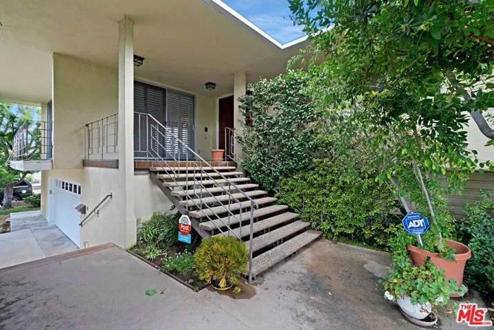 5255 W 64th Street, Los Angeles, California 90056