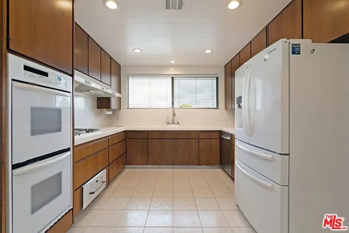 5255 W 64th Street, Los Angeles, California 90056