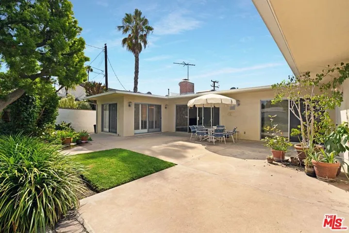 5255 W 64th Street, Los Angeles, California 90056