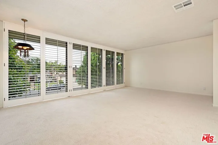 5255 W 64th Street, Los Angeles, California 90056