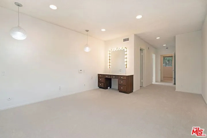 5255 W 64th Street, Los Angeles, California 90056