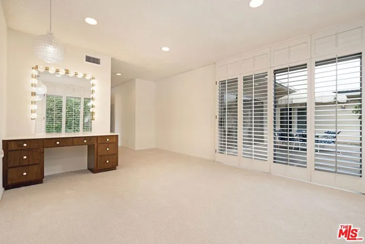 5255 W 64th Street, Los Angeles, California 90056