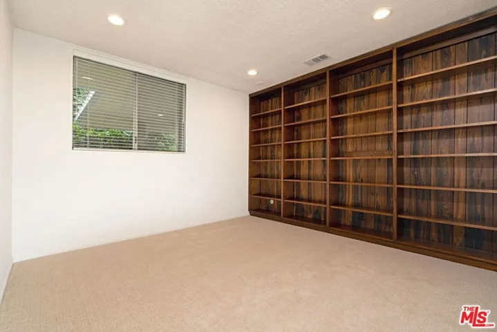 5255 W 64th Street, Los Angeles, California 90056
