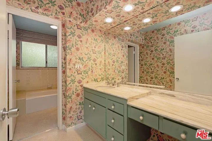 5255 W 64th Street, Los Angeles, California 90056