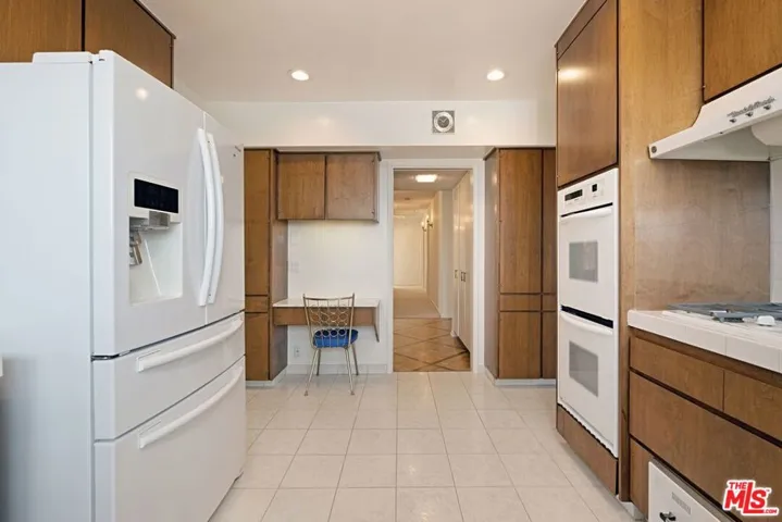 5255 W 64th Street, Los Angeles, California 90056