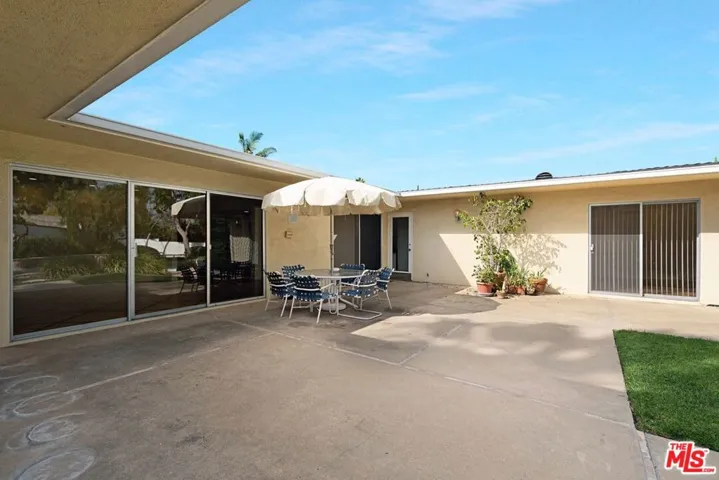 5255 W 64th Street, Los Angeles, California 90056