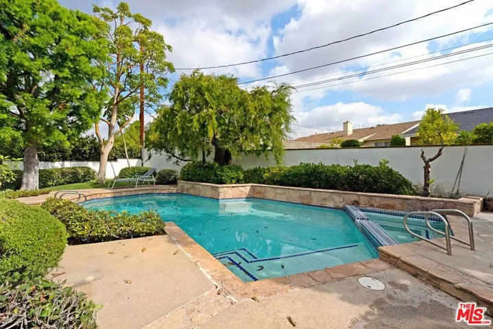 5255 W 64th Street, Los Angeles, California 90056