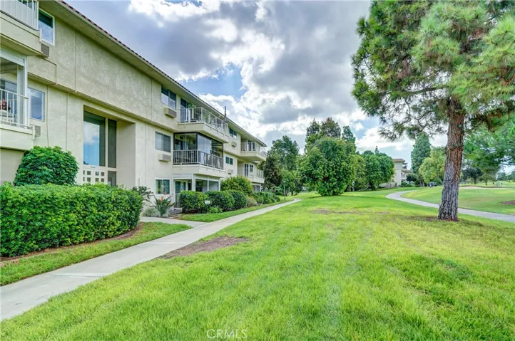 2389 Via Mariposa W 2e, Laguna Woods, California 92637