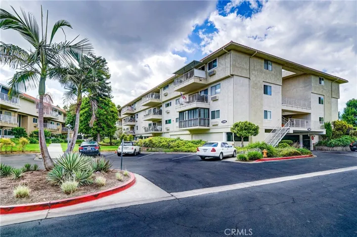 2389 Via Mariposa W 2e, Laguna Woods, California 92637