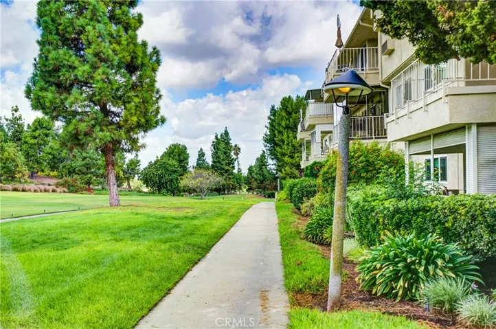 2389 Via Mariposa W 2e, Laguna Woods, California 92637