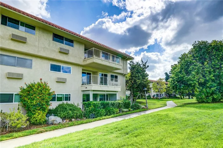 2389 Via Mariposa W 2e, Laguna Woods, California 92637