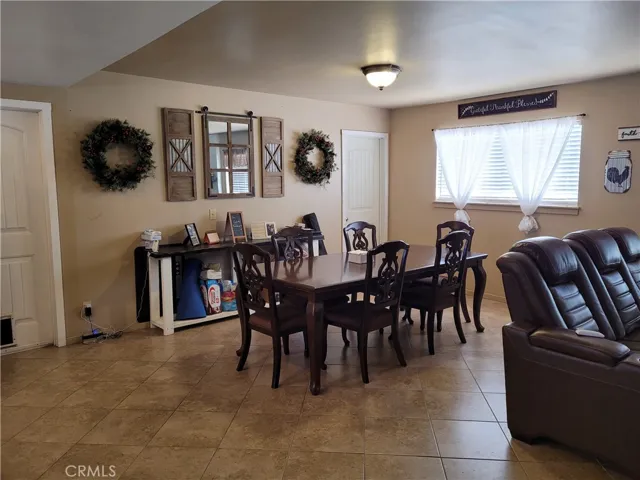 Formal Dining with Recessed Lighting