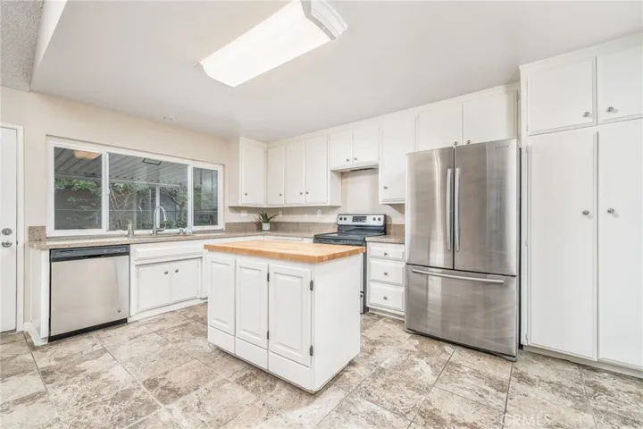 2290 Stratford Way, La Verne, California 91750