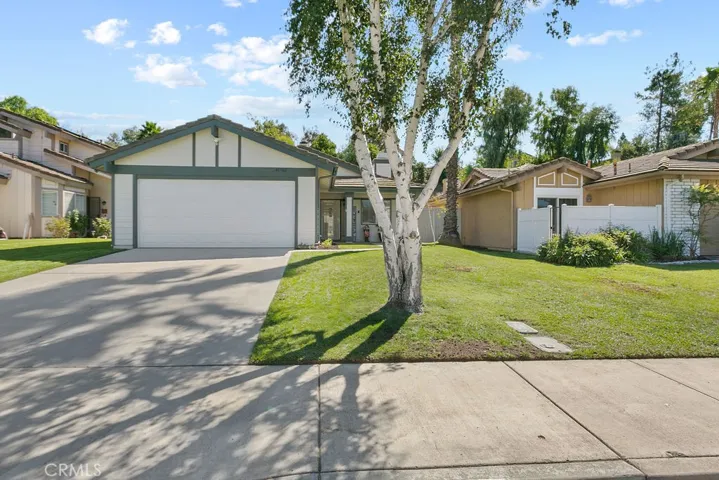Great home on a cul-de-sac with a lovely curb appeal. Freshly painted exterior with tile roof.