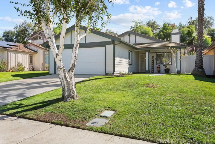 Welcome Home to 41502 Avenida De La Reina