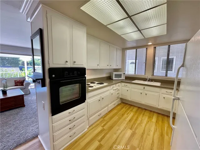 White kitchen