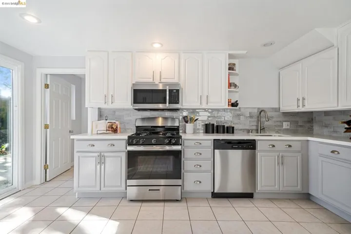 5812 Bayview Ave., Richmond, California 94804-4830