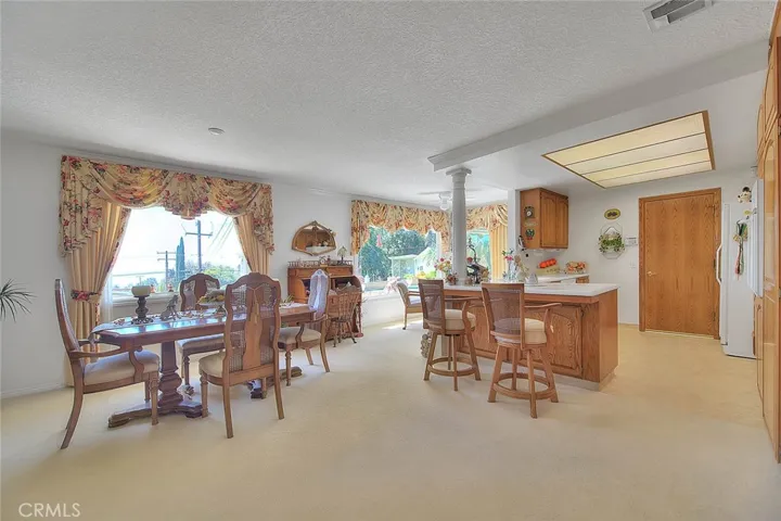 Dining room, breakfast bar, breakfast nook and Kitchen